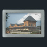 Bristol, Va, gordel van treinstation Gesp<br><div class="desc">Creëer met mijn woonplaats in het achterhoofd heb ik verschillende Bristol VA TN riemgespen toegevoegd met behulp van foto's die ik heb gemaakt. Onze stad is uniek in dat het is verdeeld en de helft is in Va en de helft in Tn. Dit is ons treinstation in Bristol, Virginia. Het...</div>