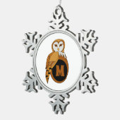 British Barn Owl Moeder Nesting on a Monogram Egg Tin Sneeuwvlok Ornament (Rechts)