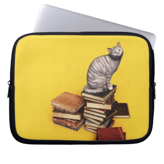 British Cat on a stack of books Laptop Sleeve (Voorkant)