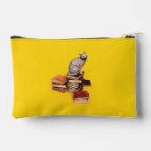 British Cat op een stapel boekenhoezen Etui (Achterkant)