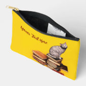 British Cat op een stapel boekenhoezen Etui (Open)