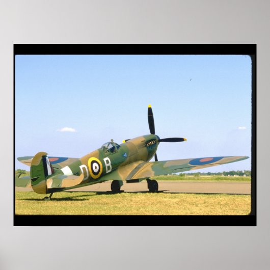 British Spitfire, achterkwart Uitzicht_WWII-vliegt Poster (Voorkant)