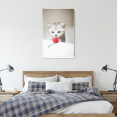 Brits horthair kitten die speelgoed muizen ruikt canvas afdruk (Insitu (Slaapkamer))