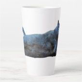 Brits Korthaar Kitty Kat Liggend op Zijkant Latte Mok (Voorkant)