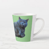 Brits Korthaar Kitty Kat Liggend op Zijkant Latte Mok (Rechts)