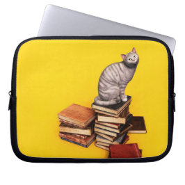 Britse kat op een stapel boeken Laptop Sleeve