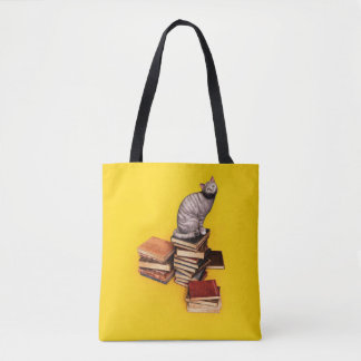 Britse kat op een stapel boeken tote bag