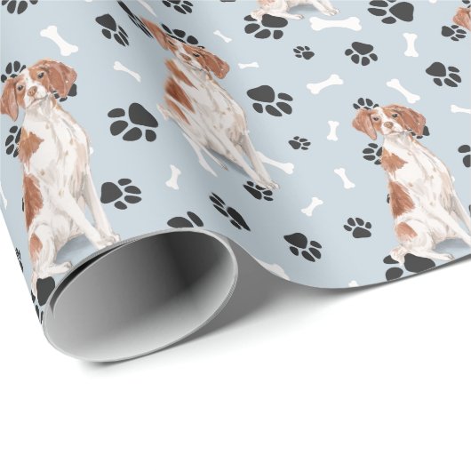 Brittany Dog Paw Print Pattern op Silver Blue Cadeaupapier (Rol Hoek)