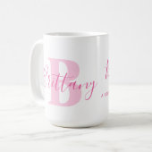 Brittany name betekenend en monogram roze tekst koffiemok (Voorkant links)