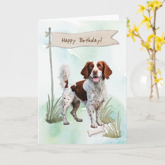 Brittany Spaniel Breed Hond Onder Verjaardagsbord Kaart (Gele Bloem)