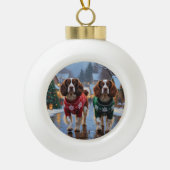 Brittany Spaniel Dogs Christmas Snow Holiday Keramische Bal Ornament (Voorkant)