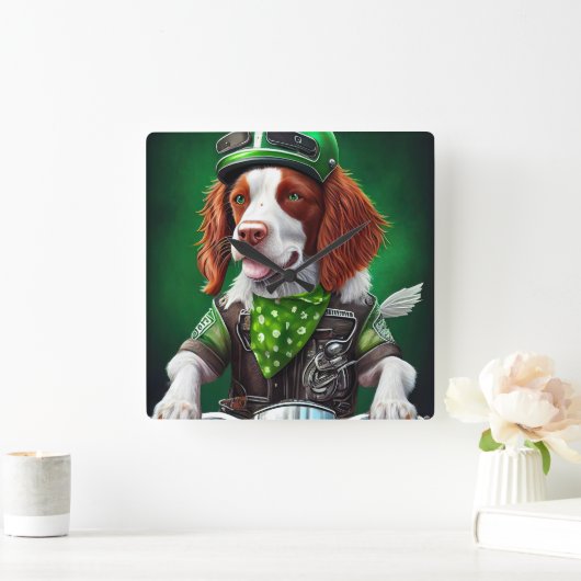 Brittany Spaniel fiets St. Patrick's Day Vierkante Klok (Huis)