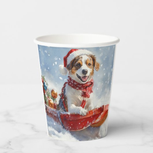 Brittany Spaniel Hond in Sledge Kerstmis Papieren Bekers (Achterkant)
