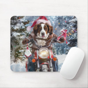 Brittany Spaniel hond rijdt op motorfiets met Kers Muismat