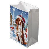 Brittany Spaniel Hond Winter Wonderland Kerstmis Medium Cadeauzakje (Voorkant Gekanteld)