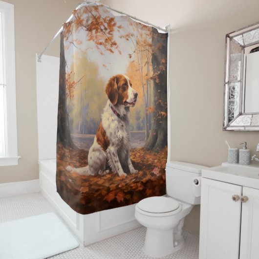 Brittany Spaniel in herfstbladeren val inspireert Douchegordijn (In situ)