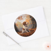 Brittany Spaniel in herfstbladeren val inspireert Ronde Sticker (Envelop)