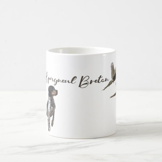 Brittany Spaniel jaagt in het veld Koffiemok (Center)