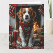 Brittany Spaniel met kerstcadeaus open haard Kaart (Voorkant)