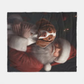 Brittany Spaniel met Kerstman Kerstmis Fleece Deken (Voorkant (Horizontaal))