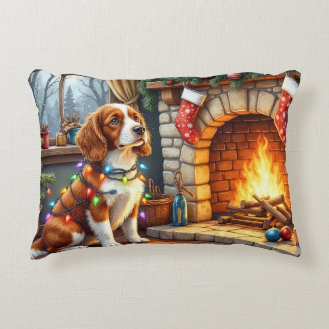 Brittany Spaniel Open Haard met Kerstverlichting Accent Kussen (Voorkant)