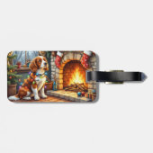 Brittany Spaniel Open Haard met Kerstverlichting Bagagelabel (Achterkant horizontaal)