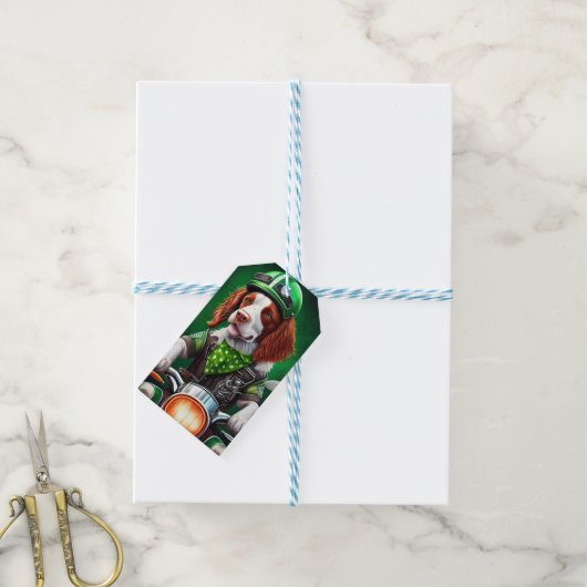 Brittany Spaniel rijdt fiets St. Patrick's Day Cadeaulabel (Met Touw)