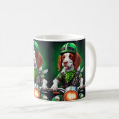 Brittany Spaniel rijdt fiets St. Patrick's Day Koffiemok (Voorkant rechts)