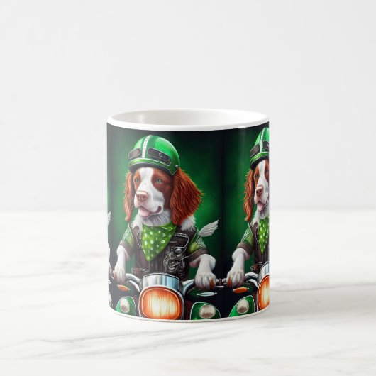 Brittany Spaniel rijdt fiets St. Patrick's Day Koffiemok (Center)