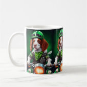 Brittany Spaniel rijdt fiets St. Patrick's Day Koffiemok (Links)
