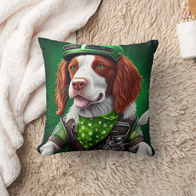 Brittany Spaniel rijdt fiets St. Patrick's Day Kussen (Deken)