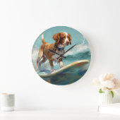 Brittany Spaniel Strand Surfen Schilderij Grote Klok (Huis)