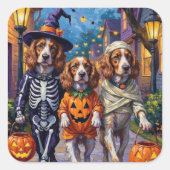 Brittany Spaniel Trick-or-Treating met Halloween Vierkante Sticker (Voorkant)
