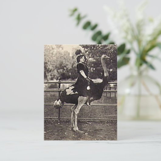 Broadway Actress Ridt een struisvogel uit Briefkaart (Staand voorkant)