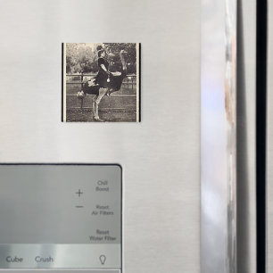 Broadway Actress Ridt een struisvogel uit Magneet