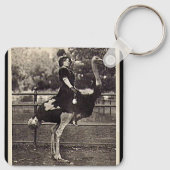  Broadway Actress Ridt een struisvogel uit Sleutelhanger (Achterkant)