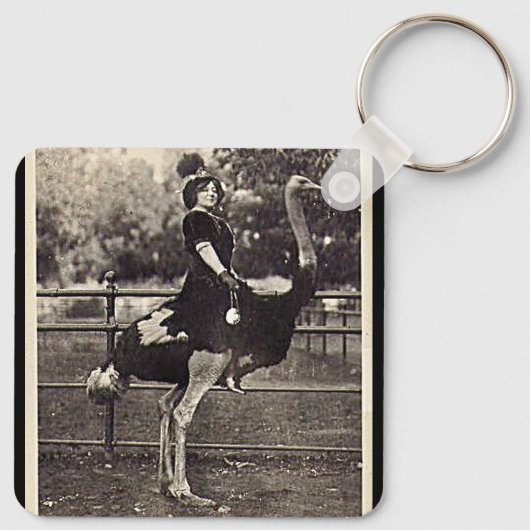  Broadway Actress Ridt een struisvogel uit Sleutelhanger (Achterkant)