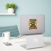 Broccoli Bushido – HOU DE BOSSEN Held Sticker (Laptop op bureau)