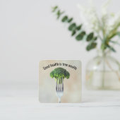 Broccoli Floret On a Fork With Quote Vierkante Visitekaartje (Staand voorkant)