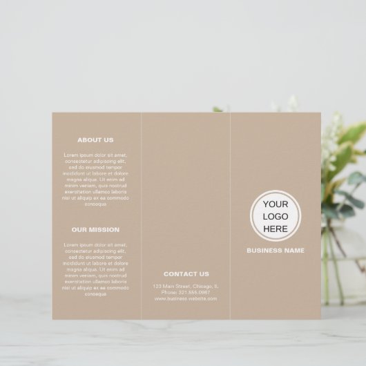 Brochure over minimalistische zakelijke Logo en dr (Staand voorkant)