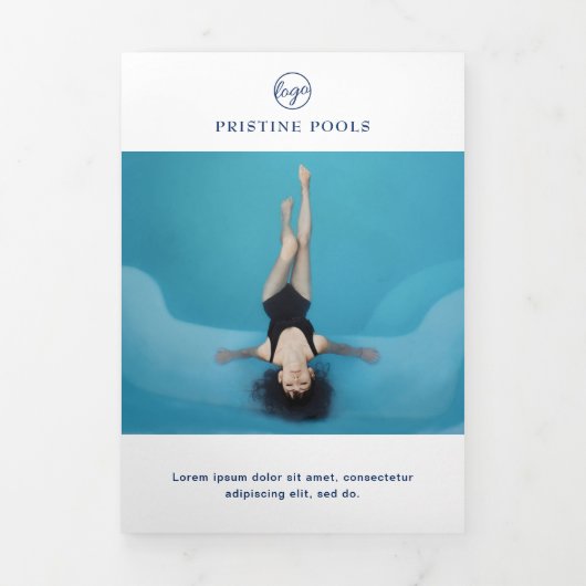 Brochure over poolservice Zakenmarineblauw drievou Drieluik Kaart (Cover)