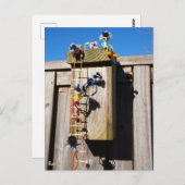 Broedkast vogelhuisje dat beklommen fubby's briefkaart (Voorkant / Achterkant)