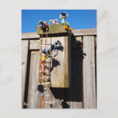 Broedkast vogelhuisje dat beklommen fubby's briefkaart (Voorkant)