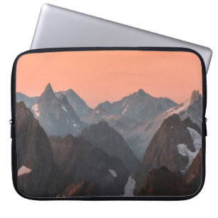 BROEIEN EN WITTE MONTAINEN ONDER ORANJE HUID LAPTOP SLEEVE