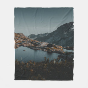 BROEIENDE EN WITTE MOUNTAINEN NAAR BODY VAN WATER FLEECE DEKEN