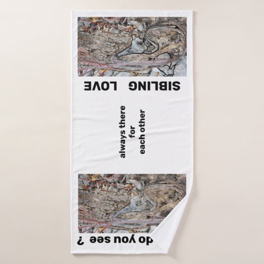 Broer en zus houden van badhanddoek (Badhanddoek)