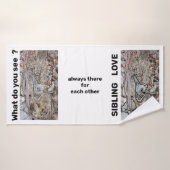 Broer en zus houden van badhanddoek (Badhanddoek)