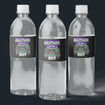 Broer van de Birthday Boy Gamer Gift Waterfles Etiket<br><div class="desc">Broer van het Birthday Boy Matching Video Game geeft een groot cadeau aan de zoon van een moeder die zwanger is. Het maakt ook een groot cadeau voor de verjaardag van een broer. Het beste ongebruikelijke cadeau voor vrienden, collega's en familieleden op de bedankt van kerstmis, die feestdagen ter gelegenheid...</div>