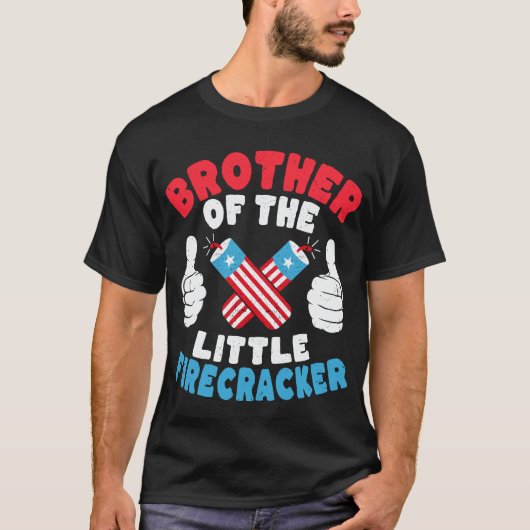 Broer van de kleine Firecracker op 4 juli T-shirt (Voorkant)