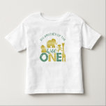 Broer van de Wild One Safari 1e verjaardag goud Kinder Shirts<br><div class="desc">Dit ontwerp is in onze gouden en groene safari "wild one" thema, met faux gouden babydieren geaccentueerd door gouden stippen en tropische palmtakken. Klik op de knop aanpassen als u de afbeeldingen wilt verplaatsen/schalen en de tekst verder wilt wijzigen! Variaties van dit ontwerp, extra kleuren en coördinerende producten zijn beschikbaar...</div>
